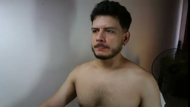 Snapshot of luxo_kane chatting on 12.15.25 luxo kane online show from 12.15.25