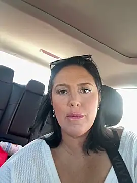 Snapshot of Miabelle2233 chatting on 12.15.25 Miabelle2233 online show from 12.15.25