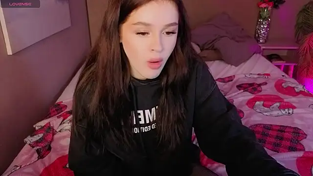 Snapshot of Holly__Bush chatting on 02.27.26 Holly Bush online show from 02.27.26