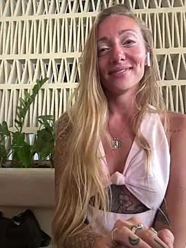 Snapshot of OpheliaRoxx chatting on 02.02.26 OpheliaRoxx online show from 02.02.26