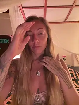 Snapshot of OpheliaRoxx chatting on 02.15.26 OpheliaRoxx online show from 02.15.26