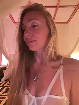 Snapshot of OpheliaRoxx chatting on 02.17.26 OpheliaRoxx online show from 02.17.26