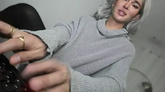 mxshemale ladyboy online show from 04.07.26