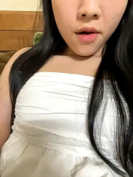 Snapshot of Xuxuxx chatting on 12.16.25 Xuxuxx online show from 12.16.25