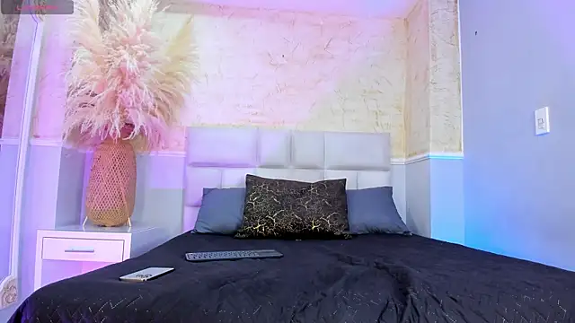 Snapshot of HileySweett chatting on 12.15.25 HileySweett online show from 12.15.25