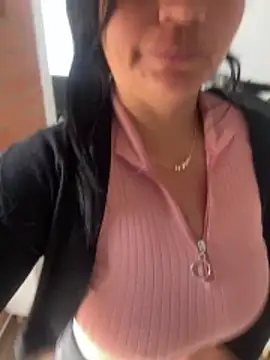 Snapshot of sophie-honey chatting on 12.19.25 sophie-honey online show from 12.19.25