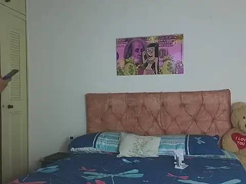 Snapshot of Valery__lovex chatting on 01.18.26 Valery lovex online show from 01.18.26