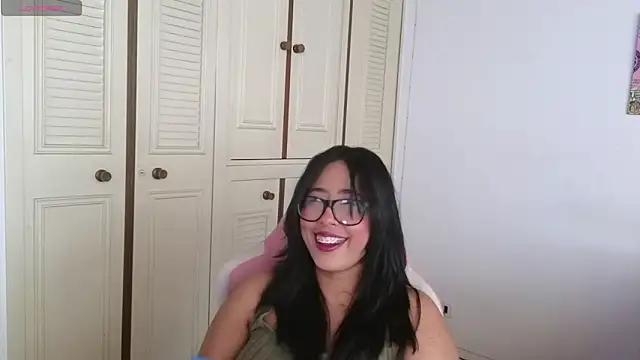 Snapshot of Valery__lovex chatting on 02.14.26 Valery lovex online show from 02.14.26