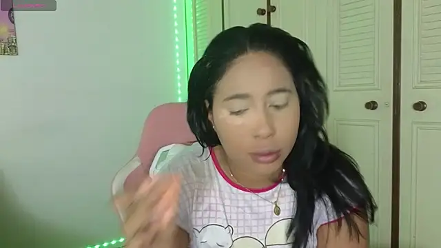 Snapshot of Valery__lovex chatting on 02.19.26 Valery lovex online show from 02.19.26