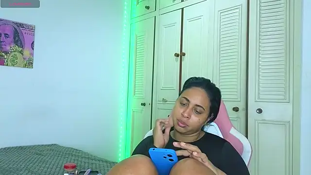 Snapshot of Valery__lovex chatting on 02.21.26 Valery lovex online show from 02.21.26