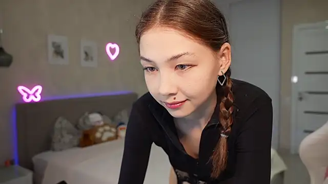 luna young online show from 04.15.26