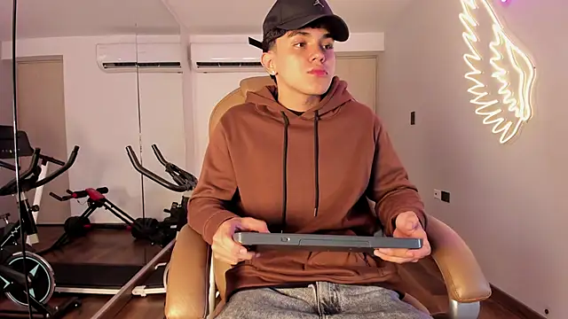  TaylorBlack online show from 04.11.26