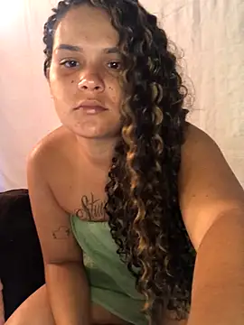 Snapshot of Geelalmeida chatting on 12.18.25 Geelalmeida online show from 12.18.25