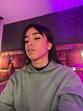 Snapshot of Emma_pinkk18 chatting on 12.17.25 Emma pinkk18 online show from 12.17.25