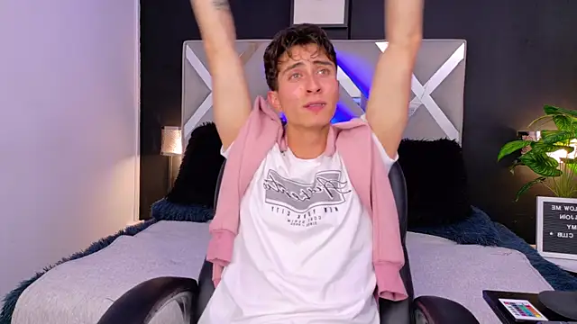 Snapshot of Ithan_Skin chatting on 12.16.25 Ithan Skin online show from 12.16.25