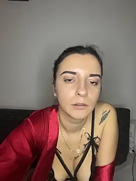 Snapshot of MinaSolenne chatting on 12.19.25 MinaSolenne online show from 12.19.25