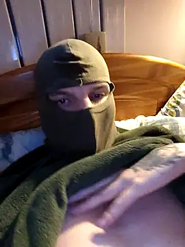 Snapshot of BottomB95@xh chatting on 12.16.25 BottomB95xh online show from 12.16.25