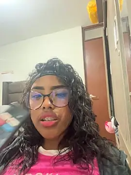 Snapshot of rulitoshot chatting on 12.16.25 rulitoshot online show from 12.16.25