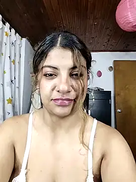 Snapshot of Zarah_Moon chatting on 12.16.25 Zarah Moon online show from 12.16.25