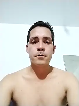 Snapshot of Chris_hot33 chatting on 12.17.25 Chris hot33 online show from 12.17.25