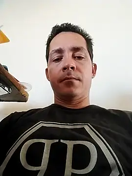 Snapshot of Chris_hot33 chatting on 12.17.25 Chris hot33 online show from 12.17.25