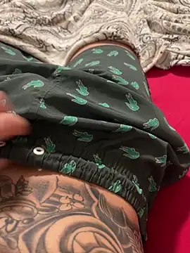 Snapshot of brancotatuad0 chatting on 12.16.25 brancotatuad0 online show from 12.16.25