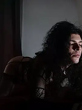 Snapshot of Hellebora chatting on 12.16.25 Hellebora online show from 12.16.25