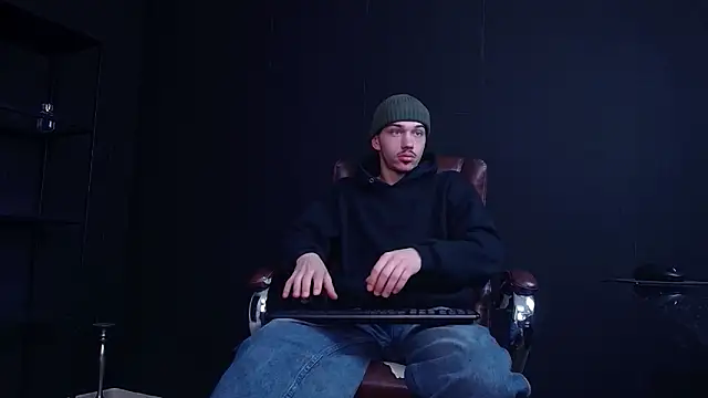 Snapshot of KaydenDrew chatting on 12.16.25 KaydenDrew online show from 12.16.25