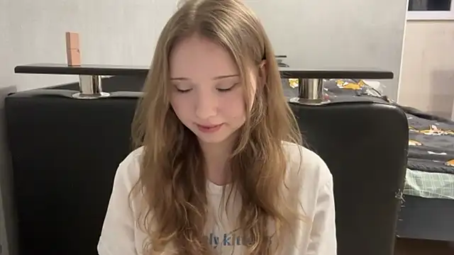 Snapshot of Princessofcashe chatting on 12.17.25 Princessofcashe online show from 12.17.25