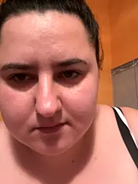 Snapshot of LOVE_LIEBE chatting on 12.17.25 LOVE LIEBE online show from 12.17.25