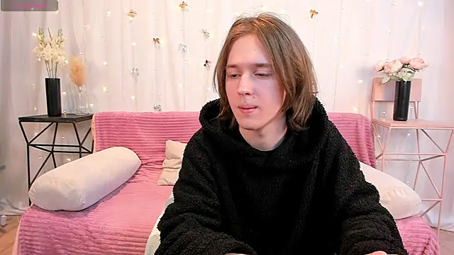 Snapshot of tagoyon chatting on 12.20.25 tagoyon online show from 12.20.25