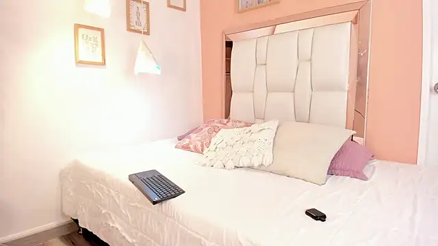 Kloebaby  online show from 04.30.26