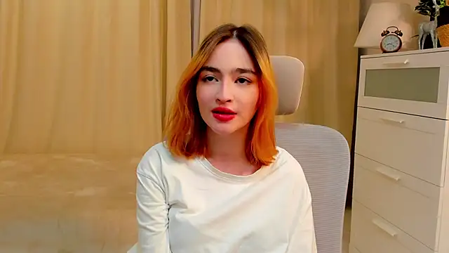 Snapshot of JuIianneDelfino chatting on 12.18.25 JuIianneDelfino online show from 12.18.25