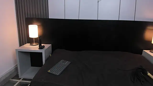 Snapshot of PamelaRed_ chatting on 12.17.25 PamelaRed online show from 12.17.25