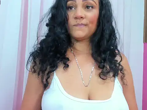 Snapshot of Bianca_slut1 chatting on 12.17.25 Bianca slut1 online show from 12.17.25