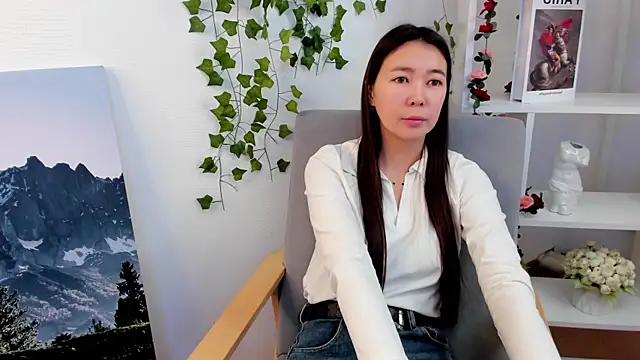 BettinaHuus online show from 12.17.25