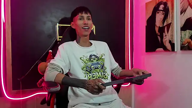 Snapshot of Daniel_Deluc77 chatting on 12.18.25 Daniel Deluc77 online show from 12.18.25