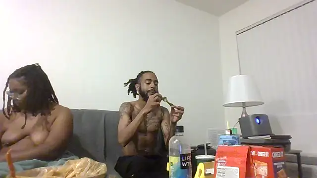 Snapshot of AverageAnt_ chatting on 02.25.26 AverageAnt online show from 02.25.26