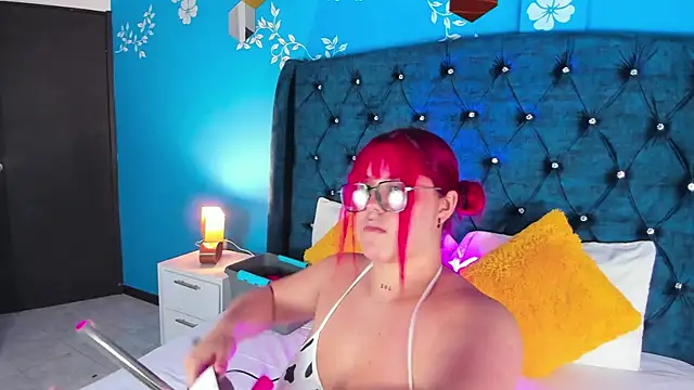 Issa Clark01 online show from 02.06.26