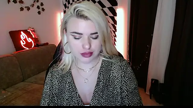 Snapshot of Ariana_Saint chatting on 03.29.26 Ariana Saint online show from 03.29.26