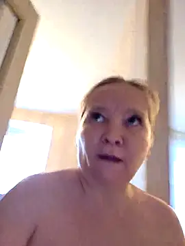 Snapshot of MikasXNiksssxX chatting on 12.18.25 MikasXNiksssxX online show from 12.18.25