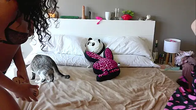 Snapshot of MikaScarlet chatting on 03.31.26 MikaScarlet online show from 03.31.26