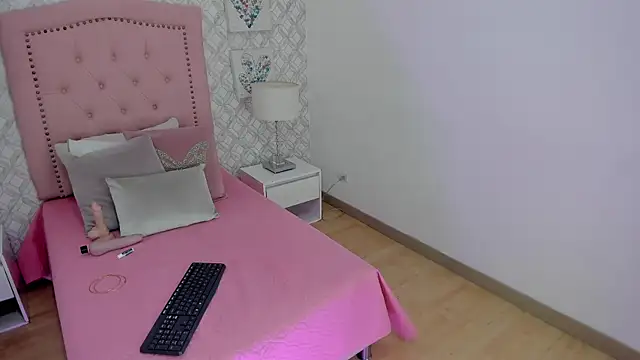 amber  ferrera online show from 01.15.26