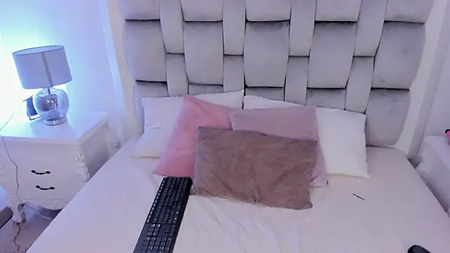 amber  ferrera online show from 03.25.26