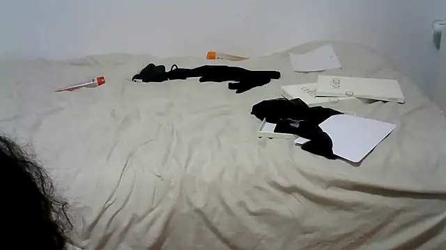 Gwenette66 online show from 12.18.25