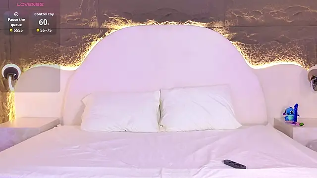 Snapshot of NahomiChocolate chatting on 12.18.25 NahomiChocolate online show from 12.18.25