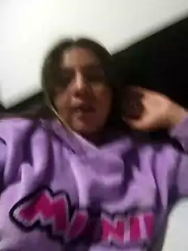 Snapshot of Samy37_ chatting on 12.18.25 Samy37 online show from 12.18.25