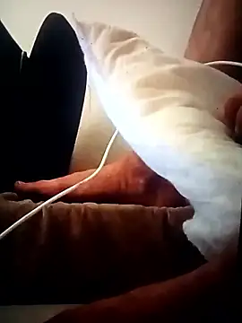 Snapshot of cazzigrossi23 chatting on 12.18.25 cazzigrossi23 online show from 12.18.25