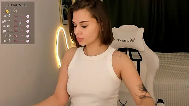 Snapshot of annie_kits chatting on 02.15.26 annie kits online show from 02.15.26