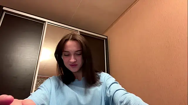 Snapshot of TinyLisa chatting on 12.21.25 TinyLisa online show from 12.21.25